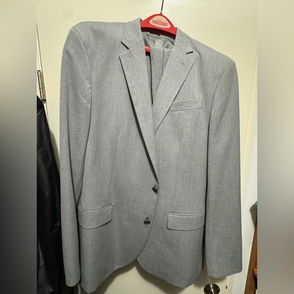 J. Ferrer Two Piece Slim Fit Grey Suit 44R 32X 32 Pants WORN ONCE